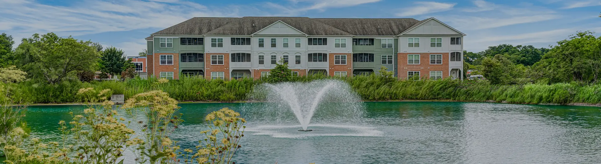 waterfront exterior of Lakeside Apartments